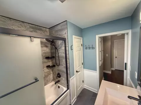 Bath - 5016 Deland, Flushing, MI 48433 photo 2 of 3