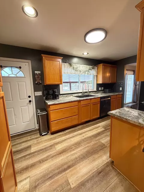 Kitchen - 5016 Deland, Flushing, MI 48433 photo 5 of 5