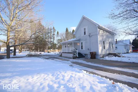 724 N Dewey, Owosso, MI 48867