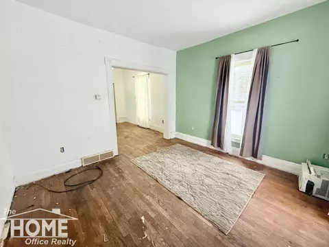 Living - 721 Wright, Owosso, MI 48867 photo 3 of 5