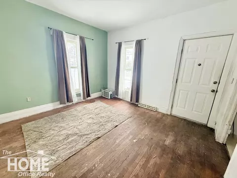 Living - 721 Wright, Owosso, MI 48867 photo 2 of 5