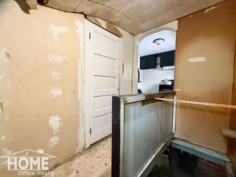 Entry Way - 721 Wright, Owosso, MI 48867 photo 1 of 1