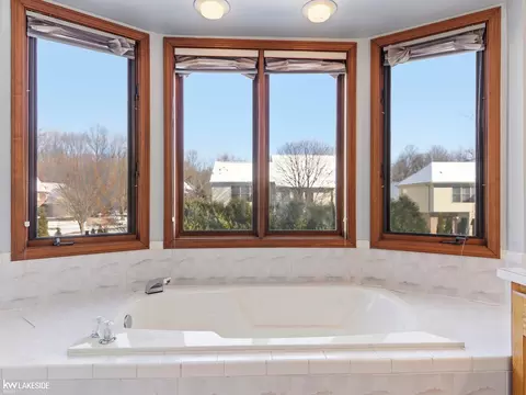 6190 Silverstone, Troy, MI 48085 photo 31