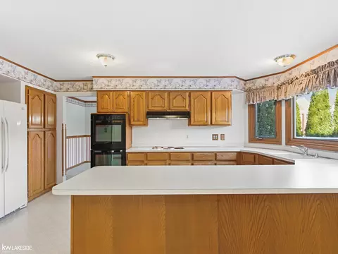 6190 Silverstone, Troy, MI 48085 photo 9