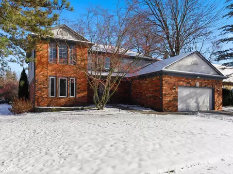 6190 Silverstone, Troy, MI 48085 photo 2