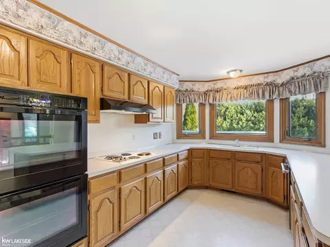 6190 Silverstone, Troy, MI 48085 photo 11