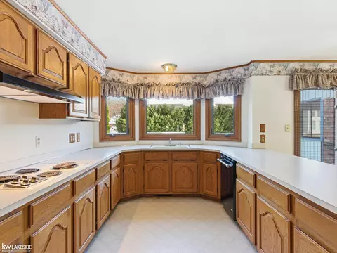 6190 Silverstone, Troy, MI 48085 photo 10