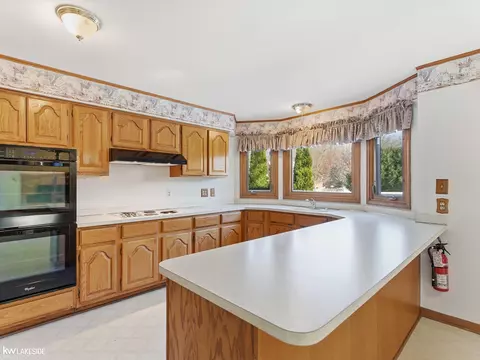 6190 Silverstone, Troy, MI 48085 photo 12