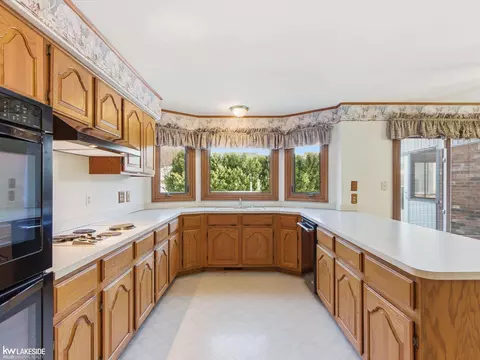 6190 Silverstone, Troy, MI 48085 photo 24