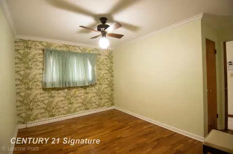 Bedroom - 605 Hut West Dr, Flushing, MI 48433 photo 2 of 3