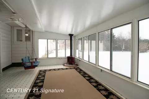 Exterior - 605 Hut West Dr, Flushing, MI 48433 photo 3 of 5