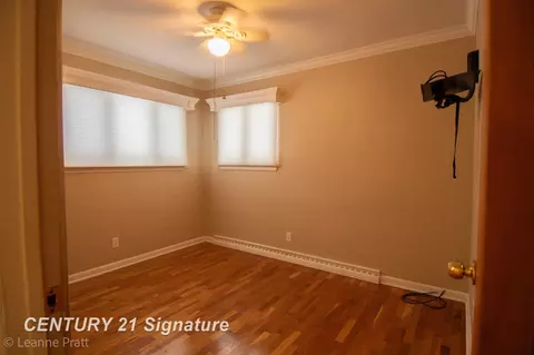Bedroom - 605 Hut West Dr, Flushing, MI 48433 photo 1 of 3