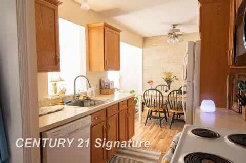 Kitchen - 2140 Painted Post # 8, Flushing, MI 48433 photo 1 of 1