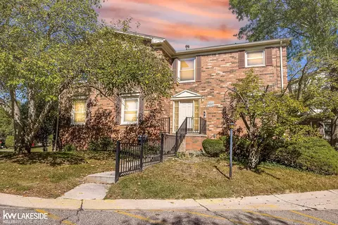 6322 Pepper Hl, West Bloomfield, MI 48322