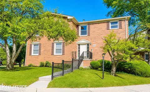 6322 Pepper Hl, West Bloomfield, MI 48322