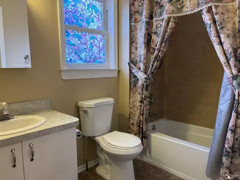 Bath - 28401 Seneca, Flat Rock, MI 48134 photo 2 of 2