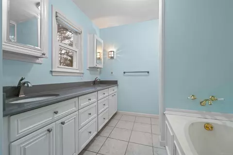 Bath - 1003 Bedford, Grosse Pointe Park, MI 48230 photo 2 of 4