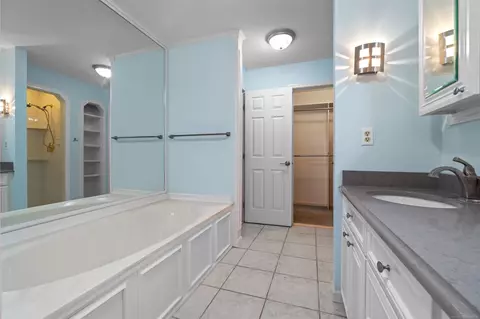 Bath - 1003 Bedford, Grosse Pointe Park, MI 48230 photo 3 of 4