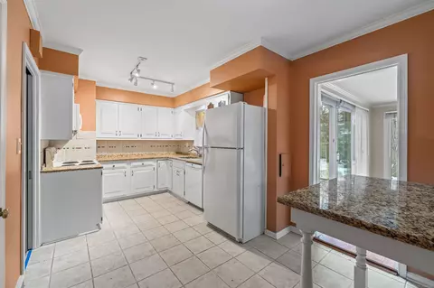 Kitchen - 1003 Bedford, Grosse Pointe Park, MI 48230 photo 2 of 4