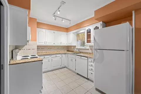 Kitchen - 1003 Bedford, Grosse Pointe Park, MI 48230 photo 3 of 4