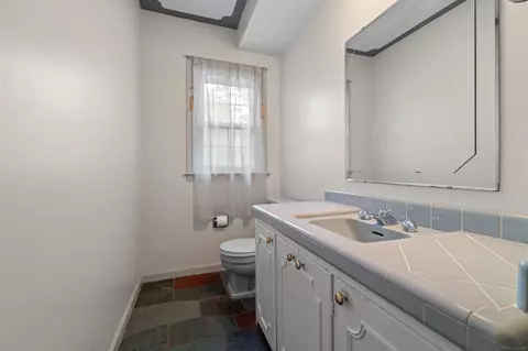 Bath - 1003 Bedford, Grosse Pointe Park, MI 48230 photo 1 of 4