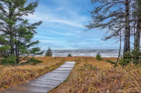 2625 W Top O The Lk, Gulliver, MI 49840