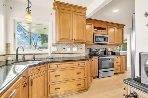 Kitchen - 2769 Lakeshore, Applegate, MI 48401 photo 8 of 9
