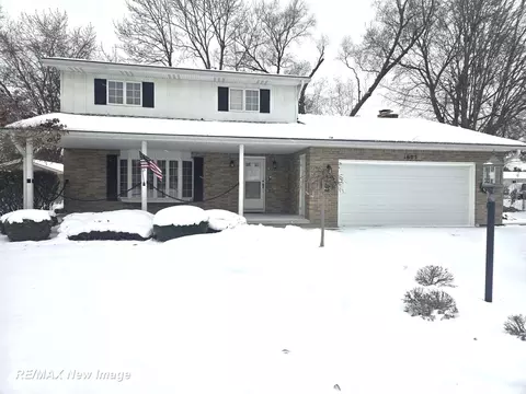 1605 Briarson, Saginaw, MI 48638