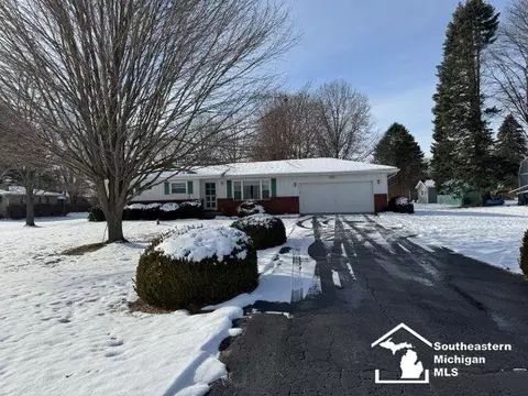10935 Strasburg, Erie, MI 48133