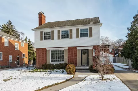 846 Lakepointe, Grosse Pointe, MI 48230