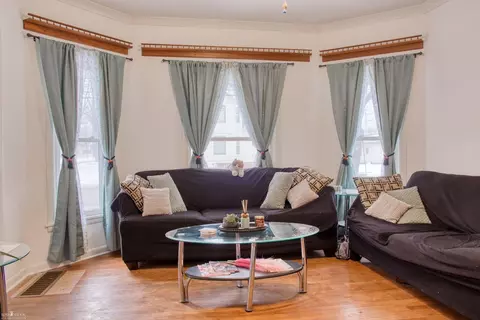 Living - 701 N N Pne, Owosso, MI 48867 photo 2 of 2