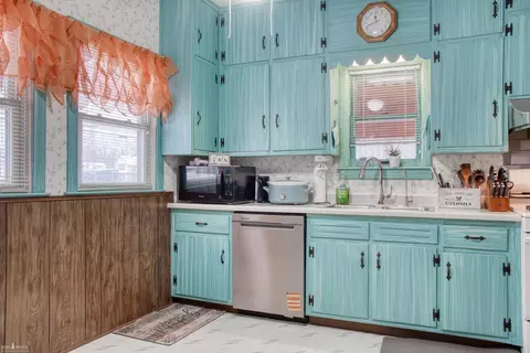 Kitchen - 701 N N Pne, Owosso, MI 48867 photo 1 of 4