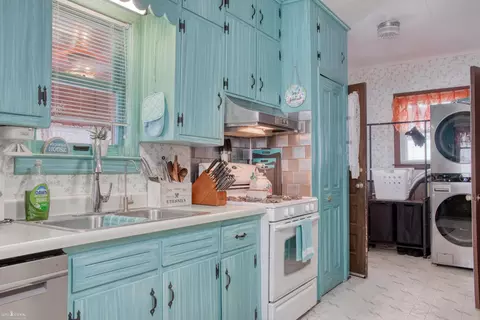 Kitchen - 701 N N Pne, Owosso, MI 48867 photo 3 of 4