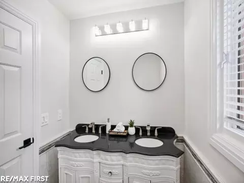Bath - 18765 Riverside Gln, Macomb, MI 48044 photo 4 of 5