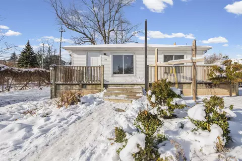 130 Calvert, Waterford, MI 48328