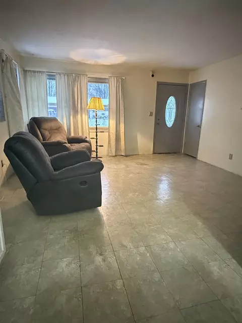 Living - 704 Isham, Owosso, MI 48867 photo 2 of 3