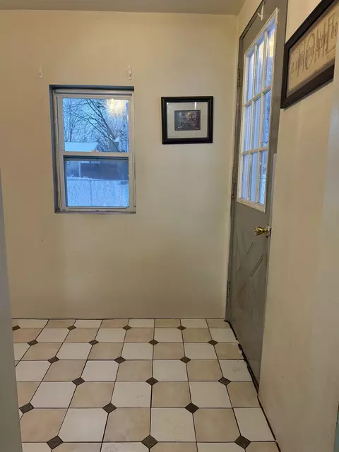 Entry Way - 704 Isham, Owosso, MI 48867 photo 1 of 1