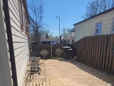 Exterior - 18082 Ray, Riverview, MI 48193 photo 3 of 3