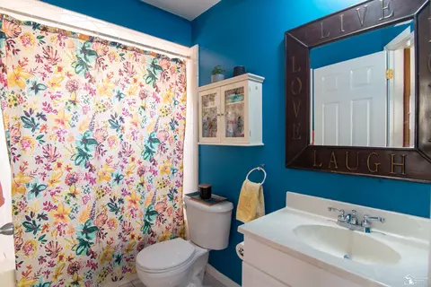 Bath - 18082 Ray, Riverview, MI 48193 photo 1 of 2