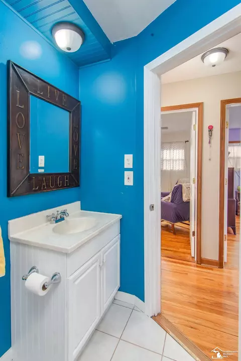 Bath - 18082 Ray, Riverview, MI 48193 photo 2 of 2