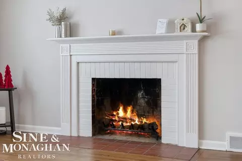 Living - 835 Harcourt, Grosse Pointe Park, MI 48230 photo 8 of 10