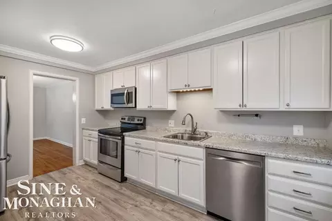 Kitchen - 835 Harcourt, Grosse Pointe Park, MI 48230 photo 4 of 9