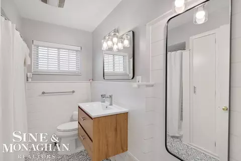 Bath - 835 Harcourt, Grosse Pointe Park, MI 48230 photo 6 of 7