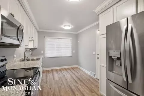 Kitchen - 835 Harcourt, Grosse Pointe Park, MI 48230 photo 3 of 9