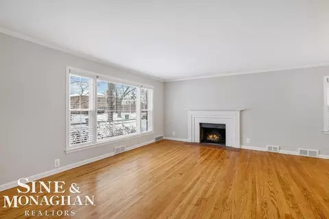Living - 835 Harcourt, Grosse Pointe Park, MI 48230 photo 2 of 10