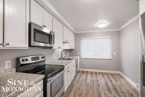 Kitchen - 835 Harcourt, Grosse Pointe Park, MI 48230 photo 1 of 9