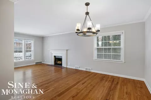 Living - 835 Harcourt, Grosse Pointe Park, MI 48230 photo 5 of 10