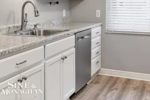 Kitchen - 835 Harcourt, Grosse Pointe Park, MI 48230 photo 5 of 9