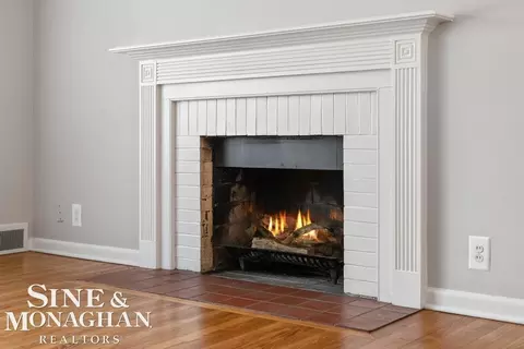 Living - 835 Harcourt, Grosse Pointe Park, MI 48230 photo 3 of 10