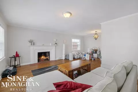 Living - 835 Harcourt, Grosse Pointe Park, MI 48230 photo 6 of 10